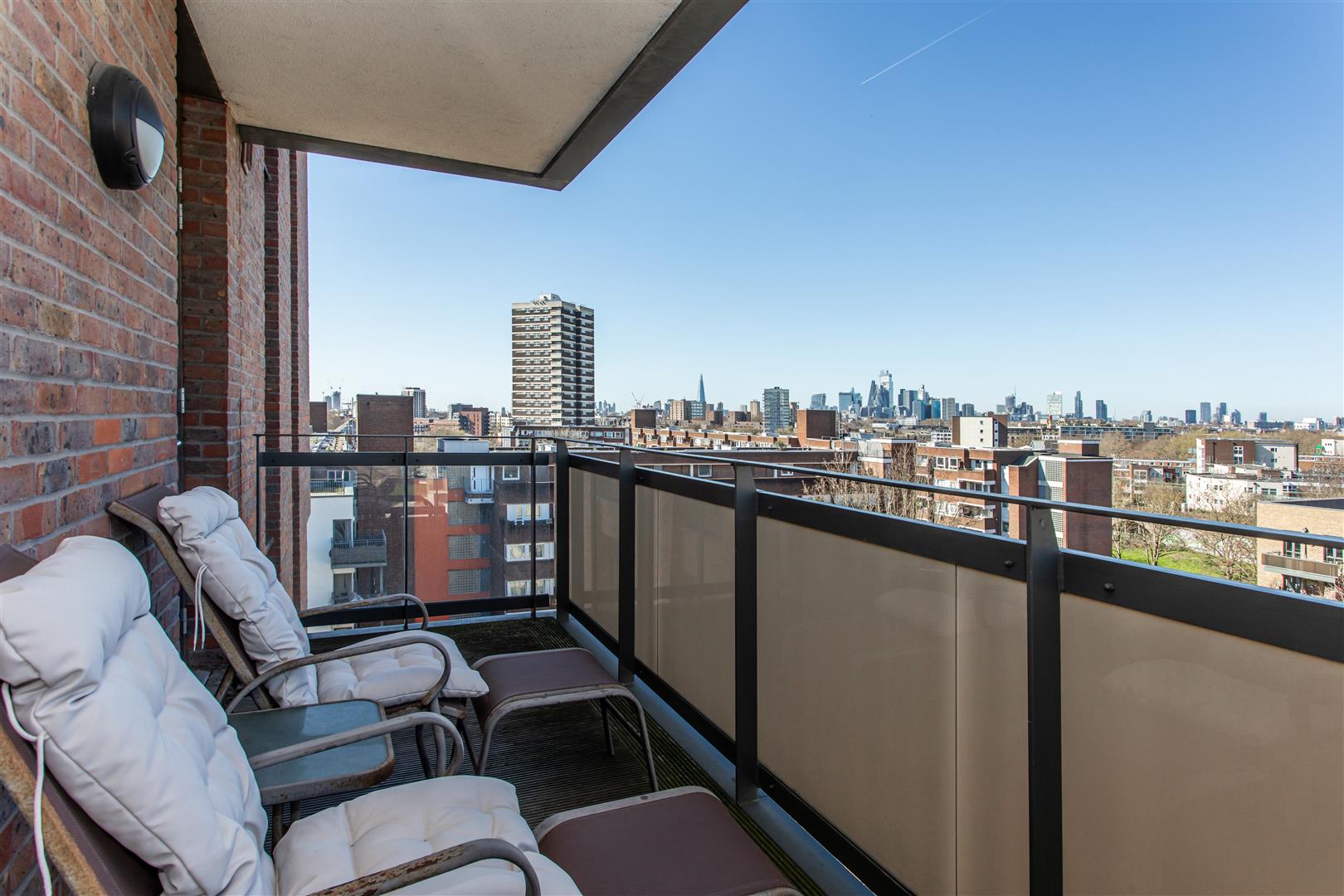 2 bed property in Geoff Cade Way, Mile End